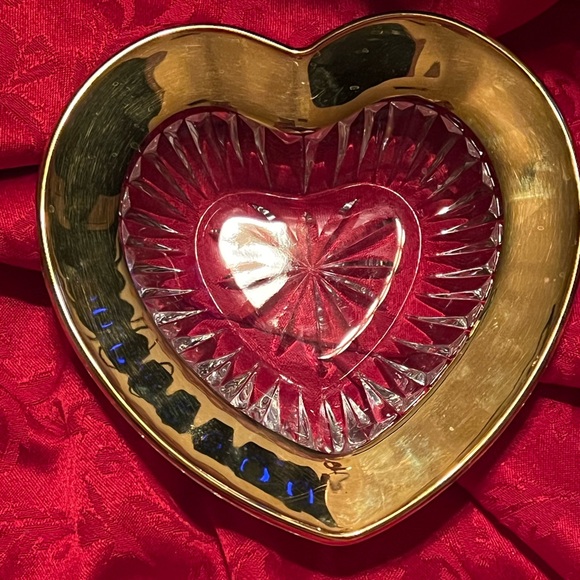 Crystal Clear Heart dish. Genuine Hand Cut Lead Crystal Heart with 1” gold   7”/ - Picture 2 of 4
